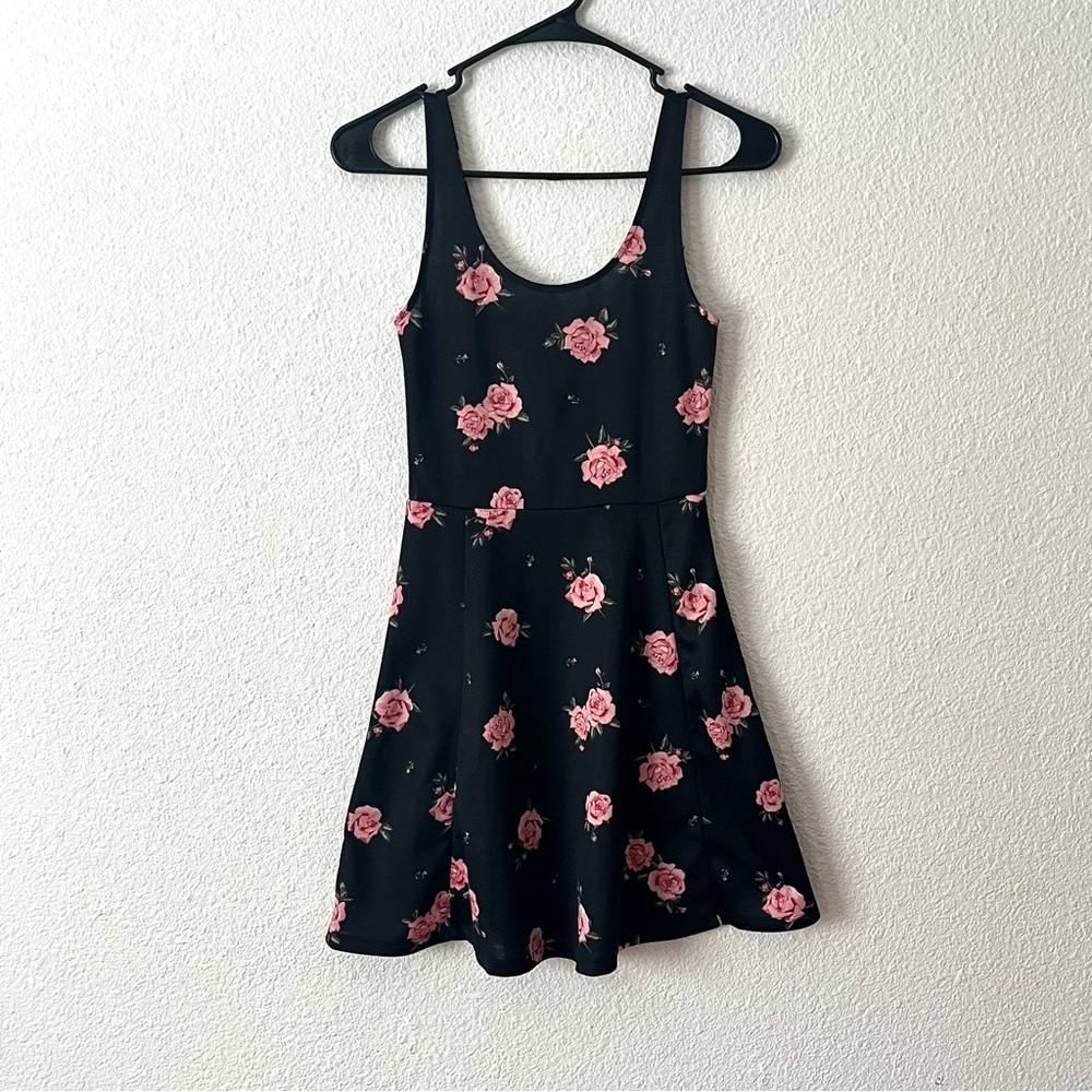 Divided By H&M Scoop Back Black Floral Fit
Flare Stretch Casual Mini Dress Sz 2